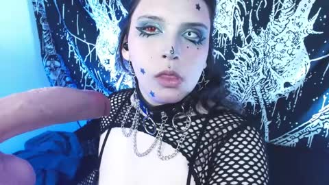 Snapshot of mikaskullcs chatting on April 2026 05:12:02 AM Mika online show from April 2026 05:12:02 AM