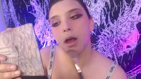 Snapshot of mikaskullcs chatting on April 2026 05:06:02 PM Mika online show from April 2026 05:06:02 PM