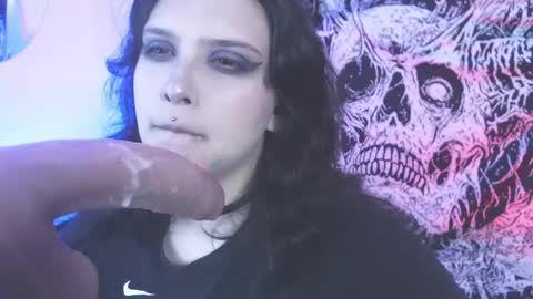 Snapshot of mikaskullcs chatting on April 2026 05:41:02 PM Mika online show from April 2026 05:41:02 PM