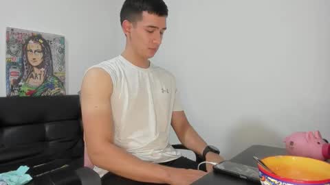 mike3xxx online show from November 2025 01:04:01 AM