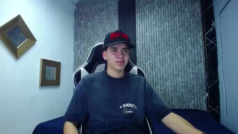 Mike 0233 online show from November 2025 04:34:01 AM