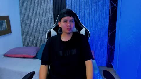 Mike 0233 online show from December 2025 05:02:01 AM