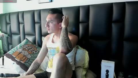 Snapshot of mike_bennet chatting on April 2026 10:04:01 PM Mike Bennet Make me Cum Please online show from April 2026 10:04:01 PM