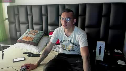 Snapshot of mike_bennet chatting on June 2026 09:18:01 PM Mike Bennet Make me Cum Please online show from June 2026 09:18:01 PM