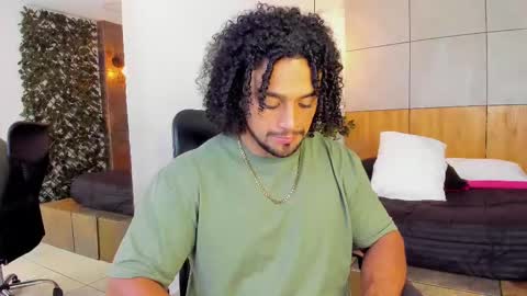 Snapshot of mike_estevess chatting on March 2025 07:19:01 AM   online show from March 2025 07:19:01 AM