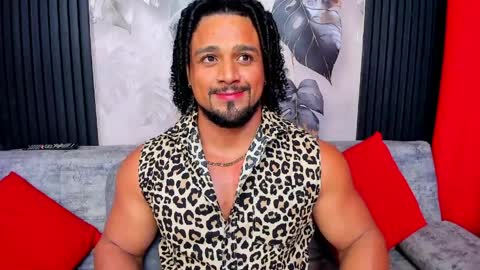 Snapshot of mike_estevess chatting on April 2026 07:50:02 AM online show from April 2026 07:50:02 AM