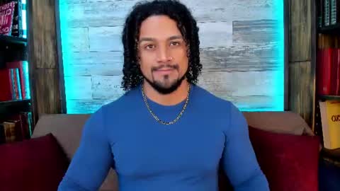 Snapshot of mike_estevess chatting on June 2026 07:00:01 AM online show from June 2026 07:00:01 AM