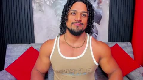 Snapshot of mike_estevess chatting on June 2026 10:25:01 AM online show from June 2026 10:25:01 AM