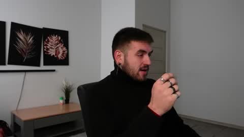 Snapshot of mike_platano chatting on September 2025 05:51:02 AM MIKE PLATANO online show from September 2025 05:51:02 AM