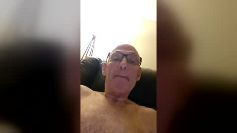 Snapshot of mikedhanson chatting on July 2026 04:48:02 AM MikeD online show from July 2026 04:48:02 AM