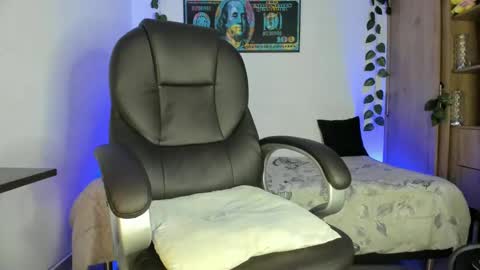 Snapshot of mikee_scooth chatting on February 2025 01:53:02 AM mikee_scooth online show from February 2025 01:53:02 AM