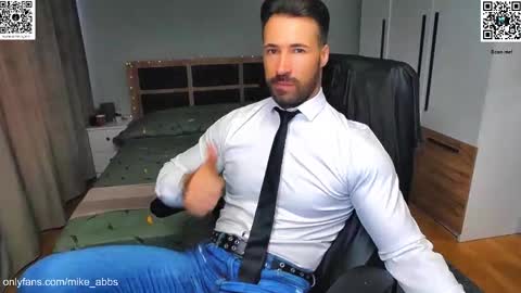 Mike    online show from December 2025 01:31:02 PM