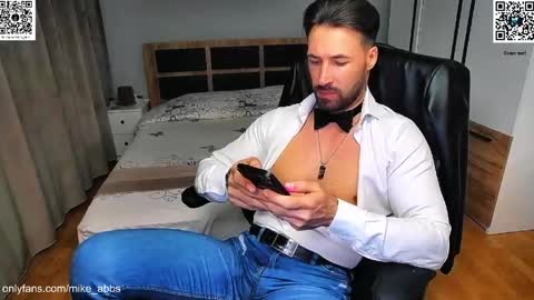 Snapshot of mikestrip chatting on April 2026 11:29:02 PM Mike online show from April 2026 11:29:02 PM