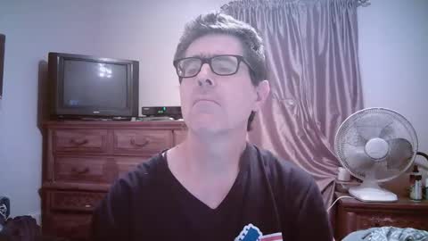 Snapshot of mikewulds chatting on May 2026 02:17:01 AM Mike online show from May 2026 02:17:01 AM