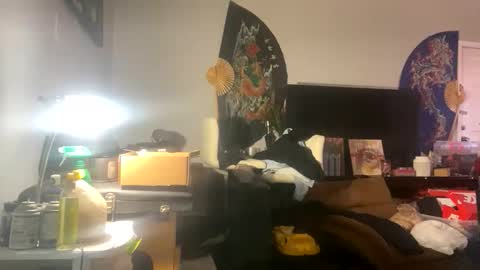 Snapshot of mikeyblunt chatting on December 2025 04:01:01 PM mikeyblunt online show from December 2025 04:01:01 PM