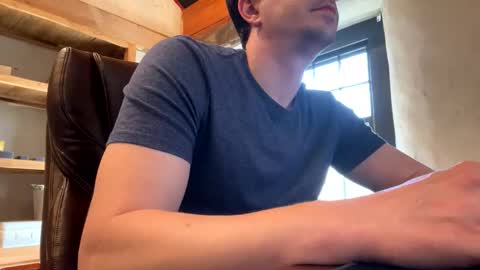 Snapshot of mikeydubs10 chatting on April 2026 01:39:01 PM mikeydubs10 online show from April 2026 01:39:01 PM