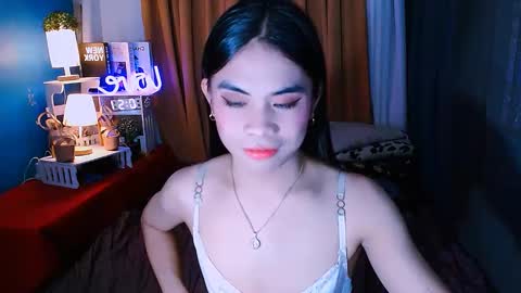 Snapshot of mikhayla_and_zeus_room chatting on January 2025 05:05:01 AM Mikhayla and Zeus online show from January 2025 05:05:01 AM