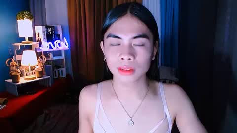 Snapshot of mikhayla_and_zeus_room chatting on January 2025 04:04:01 AM Mikhayla and Zeus online show from January 2025 04:04:01 AM