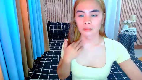 Snapshot of mikhayla_and_zeus_room chatting on September 2025 04:23:02 AM Mikhayla and Zeus online show from September 2025 04:23:02 AM