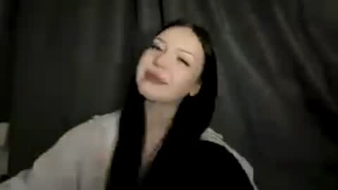 Mia online show from May 2026 03:31:02 PM