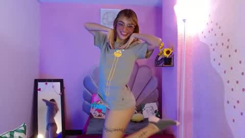 Snapshot of mikka_ela chatting on September 2025 01:47:01 PM Mikka 3 online show from September 2025 01:47:01 PM