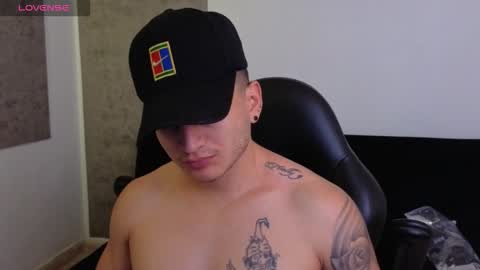 Snapshot of mikke_love chatting on March 2026 02:32:02 PM MIKKE online show from March 2026 02:32:02 PM