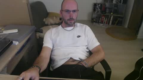 mikmik91 online show from November 2025 04:18:02 PM