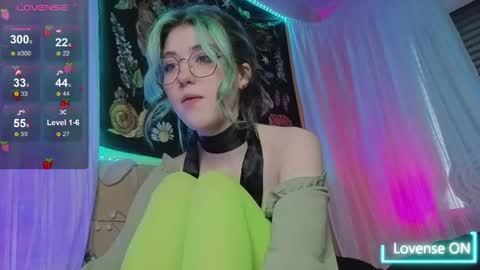 Snapshot of miko_meow chatting on April 2026 12:33:02 PM Miko online show from April 2026 12:33:02 PM
