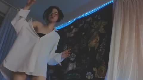 Snapshot of miko_meow chatting on July 2026 08:00:02 PM Miko online show from July 2026 08:00:02 PM