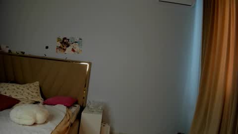 miko_moonn online show from October 2025 03:40:02 AM