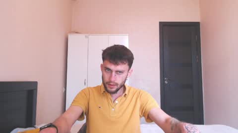 Snapshot of mikw63 chatting on April 2026 06:19:01 AM Sin online show from April 2026 06:19:01 AM