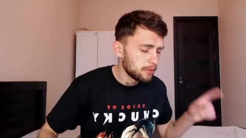 Snapshot of mikw63 chatting on April 2026 04:50:02 AM Sin online show from April 2026 04:50:02 AM