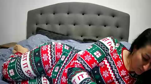 Mikyloveu online show from February 2025 06:34:02 PM