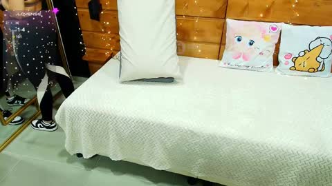 Milena  online show from March 2025 11:31:01 AM