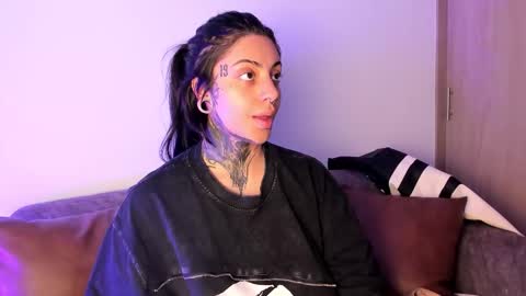     online show from October 2025 05:52:01 PM