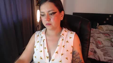 Snapshot of mila_phoenix chatting on January 2026 08:33:01 PM mila_phoenix online show from January 2026 08:33:01 PM