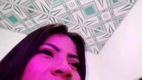 laura online show from September 2025 04:25:01 AM