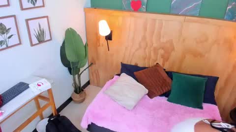 Mila and samy online show from October 2025 12:00:02 PM