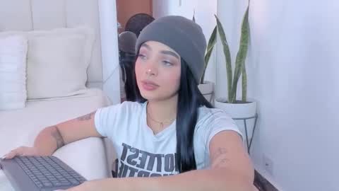 mila_stark333 online show from April 2026 04:40:01 AM