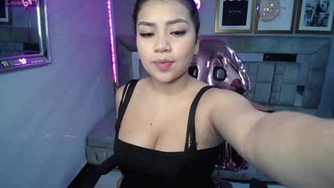 Snapshot of mila_sweet_v chatting on January 2025 01:01:01 PM Mila online show from January 2025 01:01:01 PM
