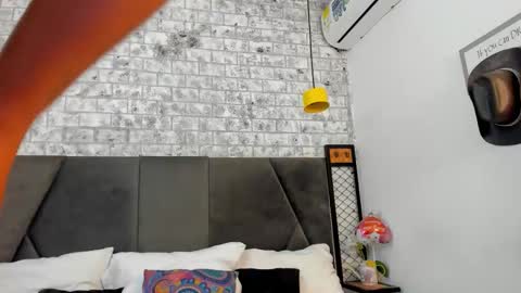 mila online show from October 2025 10:22:02 AM