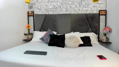 mila online show from October 2025 09:43:01 AM