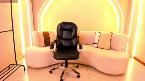 Mila online show from October 2025 02:12:02 AM