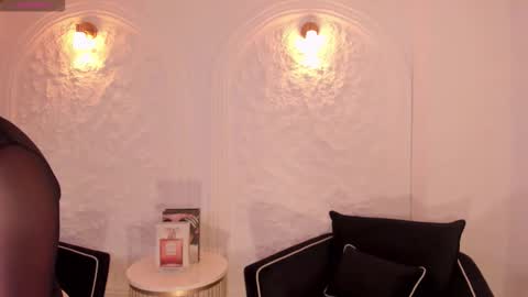 Mila online show from November 2025 11:07:02 PM