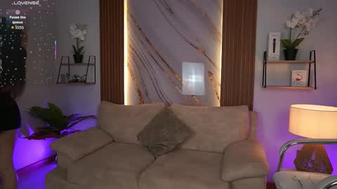 milacrave online show from November 2025 11:42:02 AM