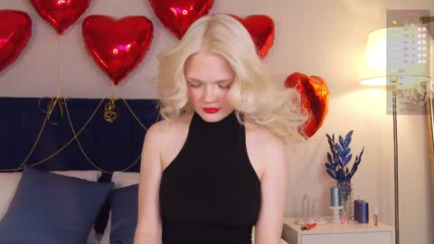 Snapshot of milademies chatting on December 2024 03:04:02 AM Miss Cutie online show from December 2024 03:04:02 AM