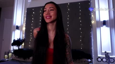 Mila       online show from December 2024 11:02:02 AM