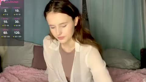 Snapshot of milaelin chatting on June 2026 10:12:02 PM Mila online show from June 2026 10:12:02 PM