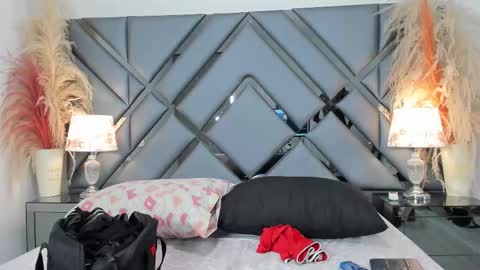 milan_lewiss online show from November 2025 12:31:02 PM