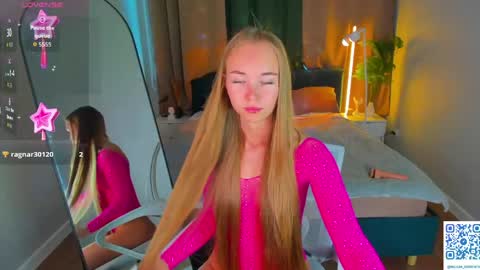 Snapshot of milana_sorrento chatting on June 2026 01:07:02 AM Milana online show from June 2026 01:07:02 AM